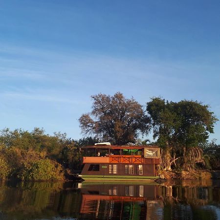 Kubu Queen Houseboat Hotel Shakawe Exterior foto